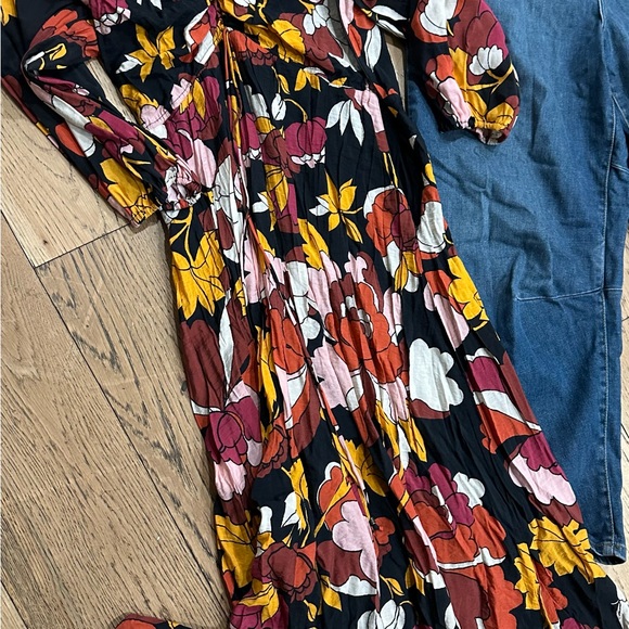 Maeve Deep-V Ruched Midi floral Dress - Picture 3 of 3